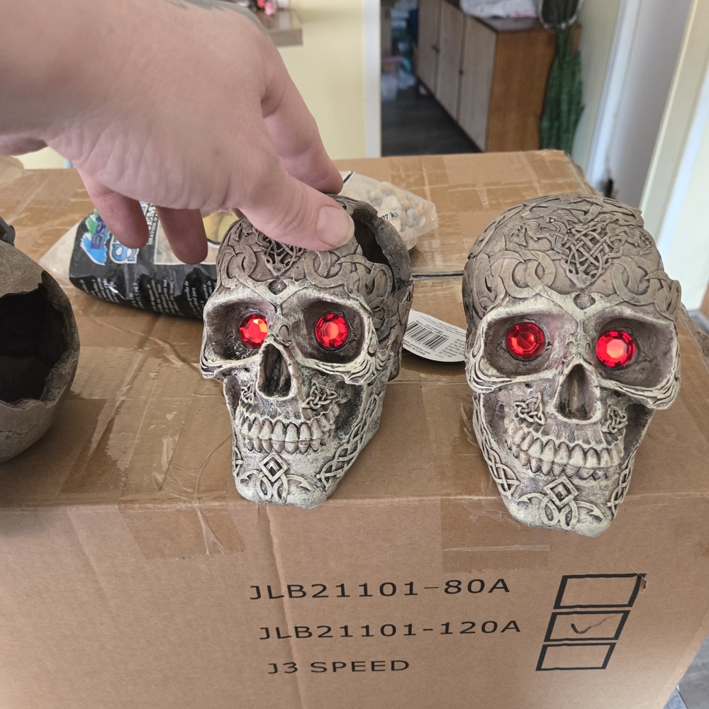 Decorative Skull with Red Eyes Aquarium Fish Tank